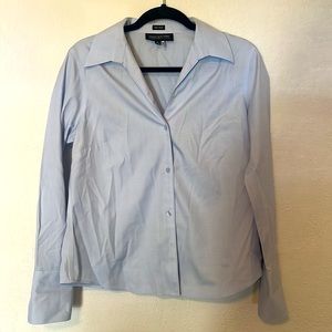 Jones New York blue button up blouse 🔹